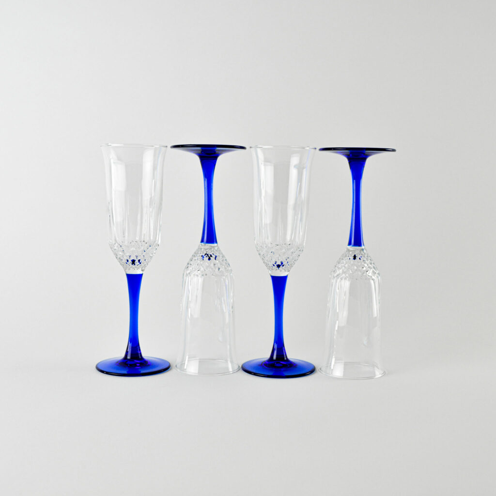 Champagneglazen – geslepen kelk met kobaltblauwe steel – set van 4